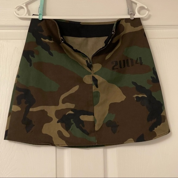 Camo Women’s Mini Skirt size Small - Picture 4 of 7